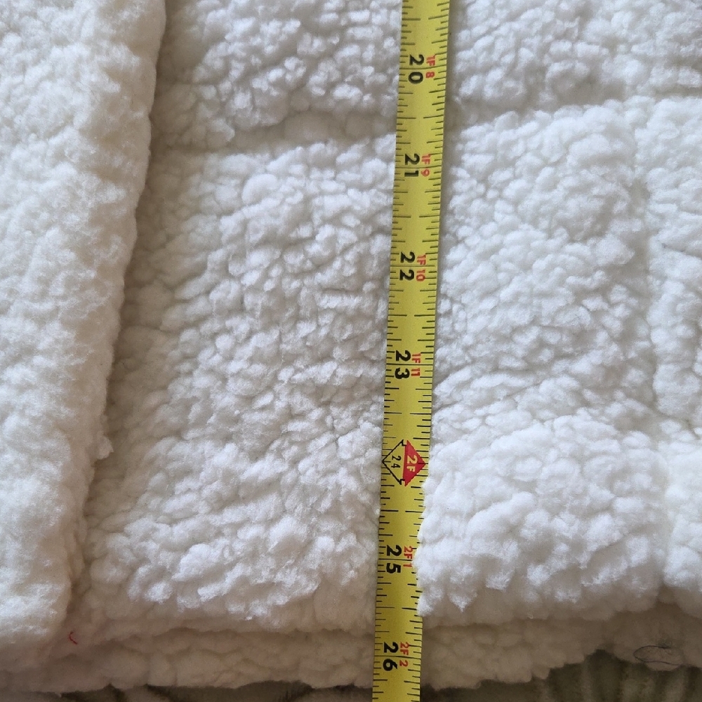 Weatherproof White and Black Sherpa Vest - Picture 11 of 13